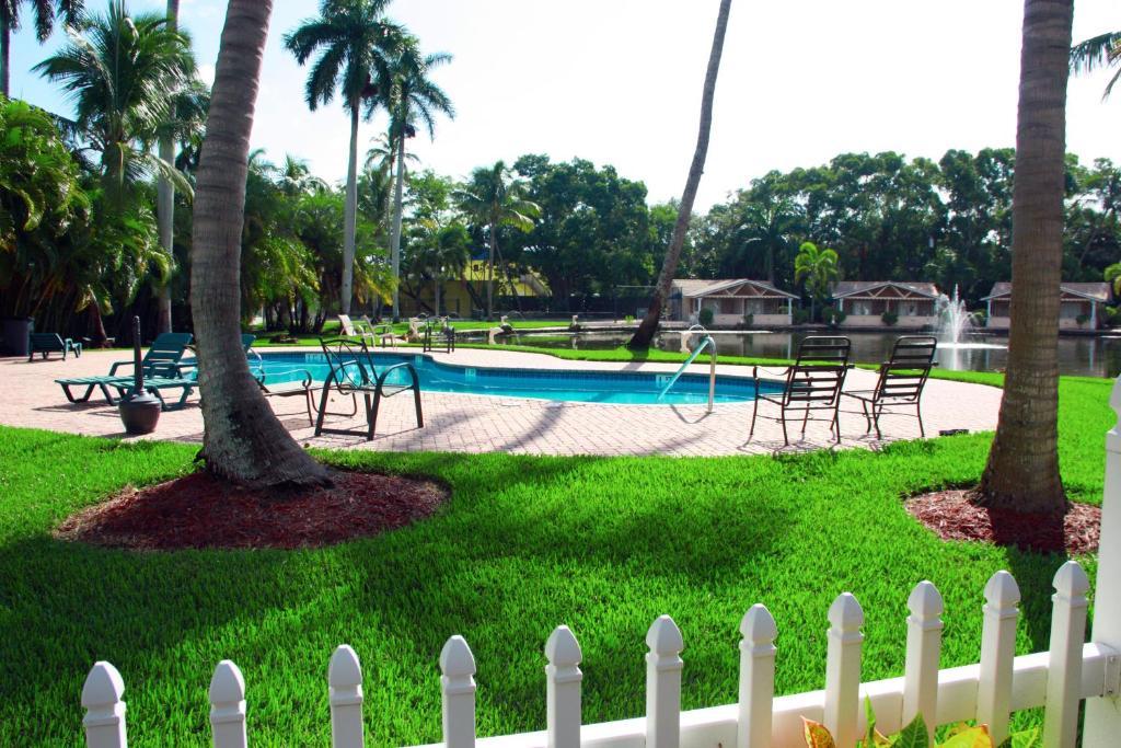 Rock Lake Not Open Due To Hurricane Damages Hotel ฟอร์ตไมเยอร์ ภายนอก รูปภาพ