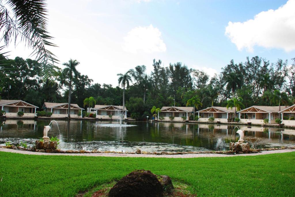 Rock Lake Not Open Due To Hurricane Damages Hotel ฟอร์ตไมเยอร์ ภายนอก รูปภาพ